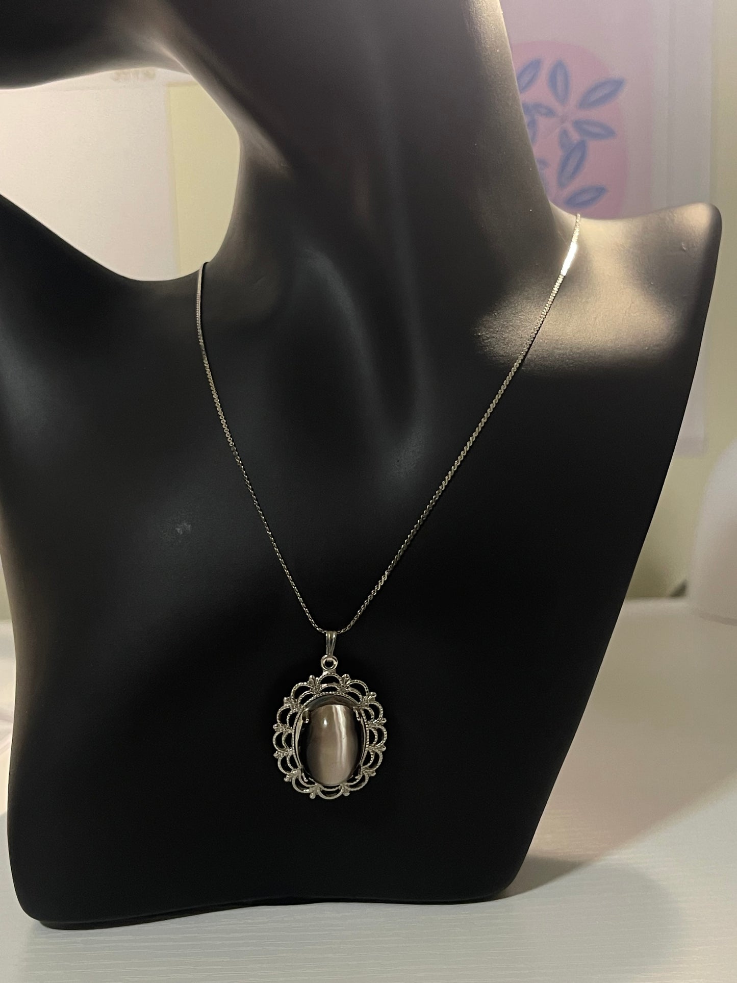 Vintage Sterling Silver Cabochon Pendant Necklace with Filigree Setting