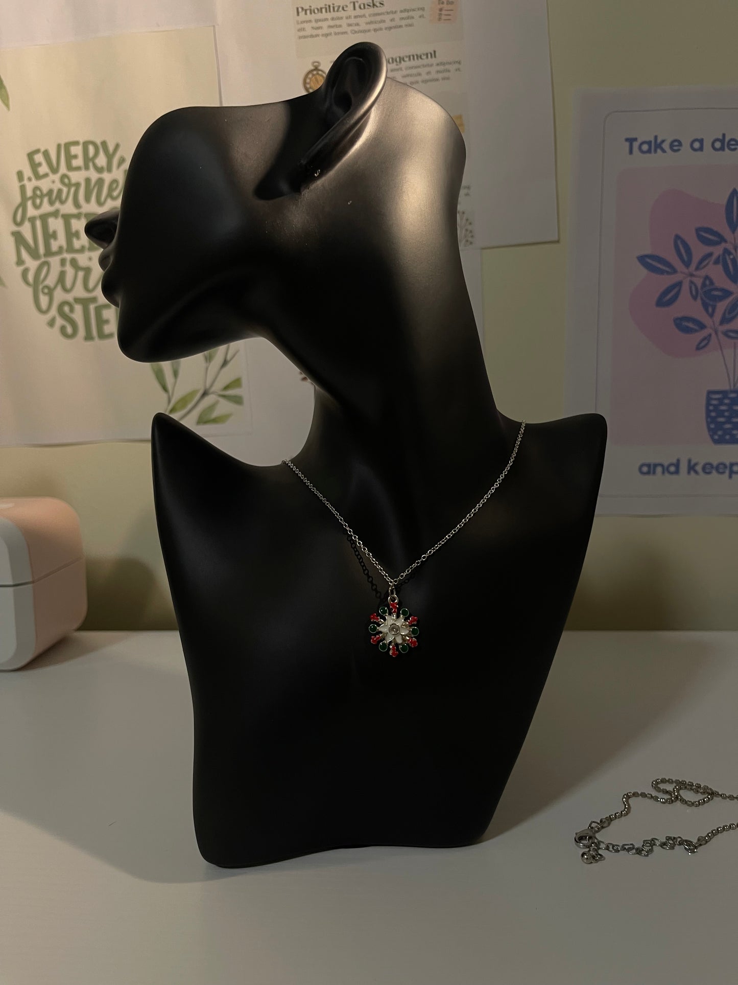 Christmas Pendant Necklace – Festive Holiday Jewelry