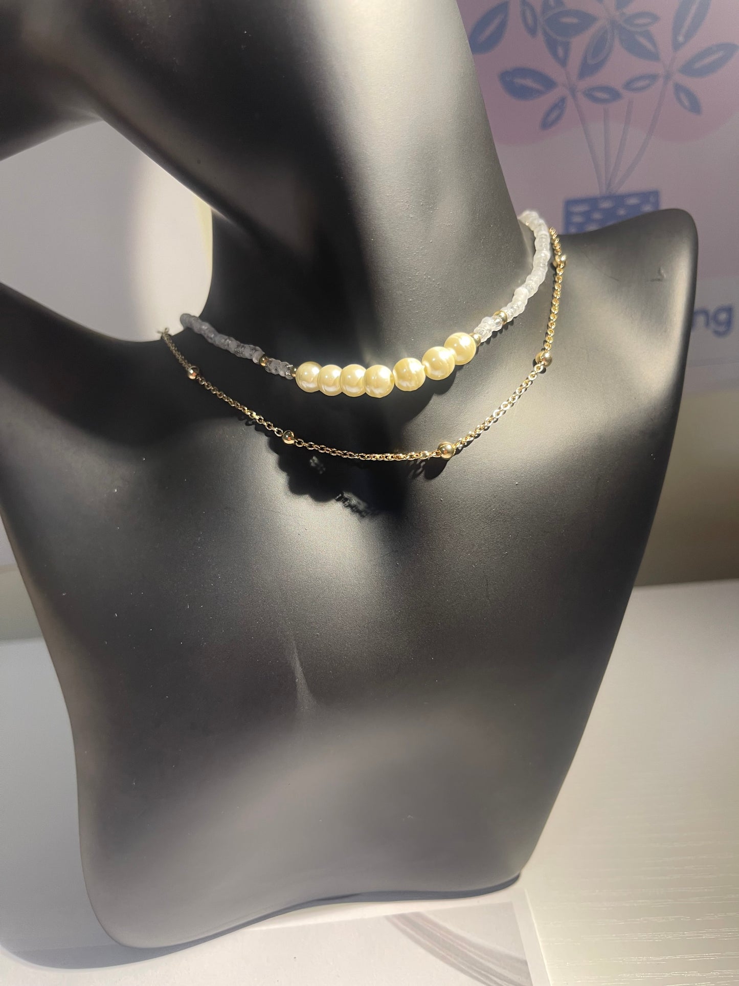 Layered Choker Necklace with Freshwater Pearls & Gold-Plated Chain – Timeless Elegance