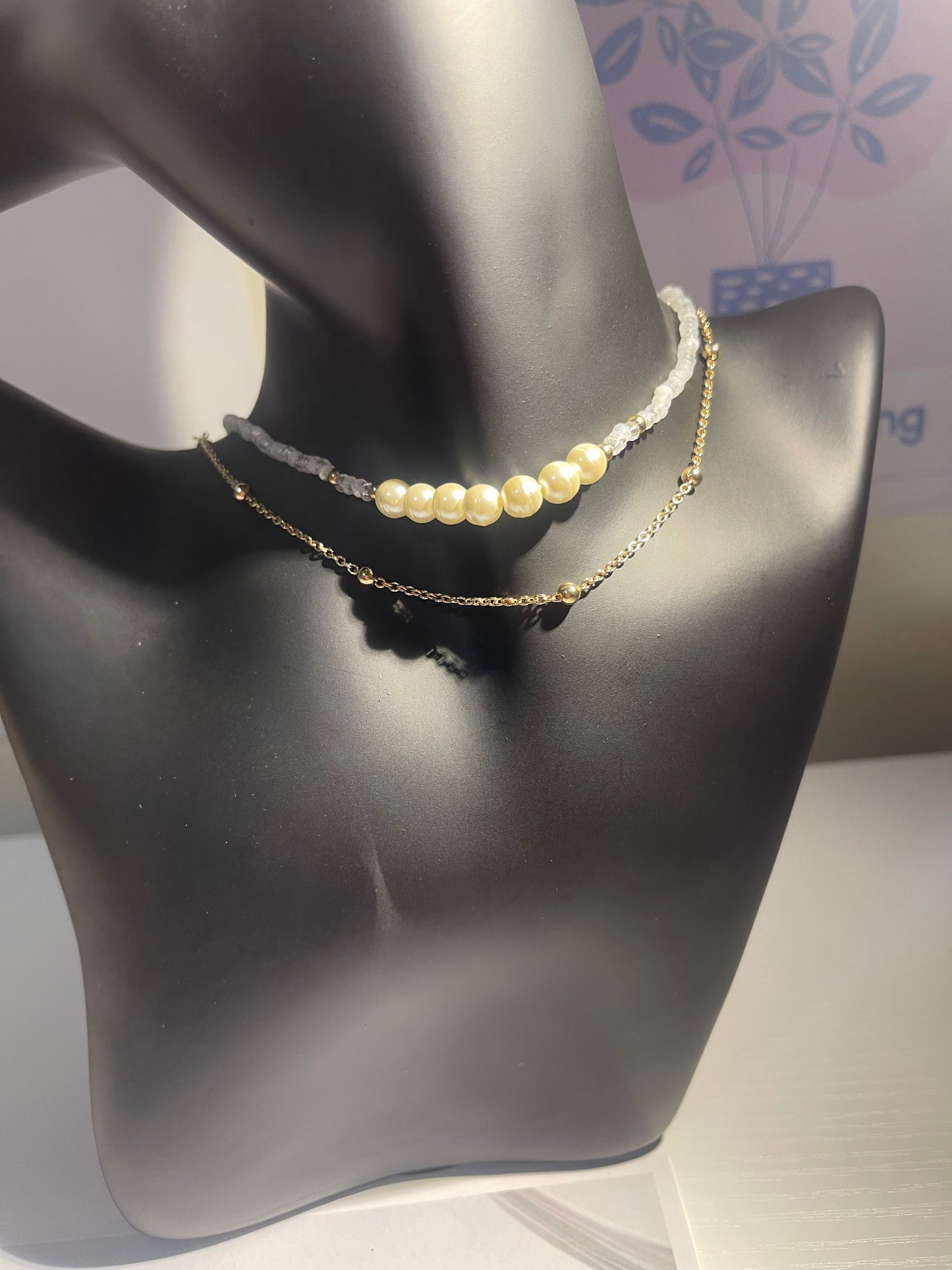 Layered Choker Necklace with Freshwater Pearls & Gold-Plated Chain – Timeless Elegance