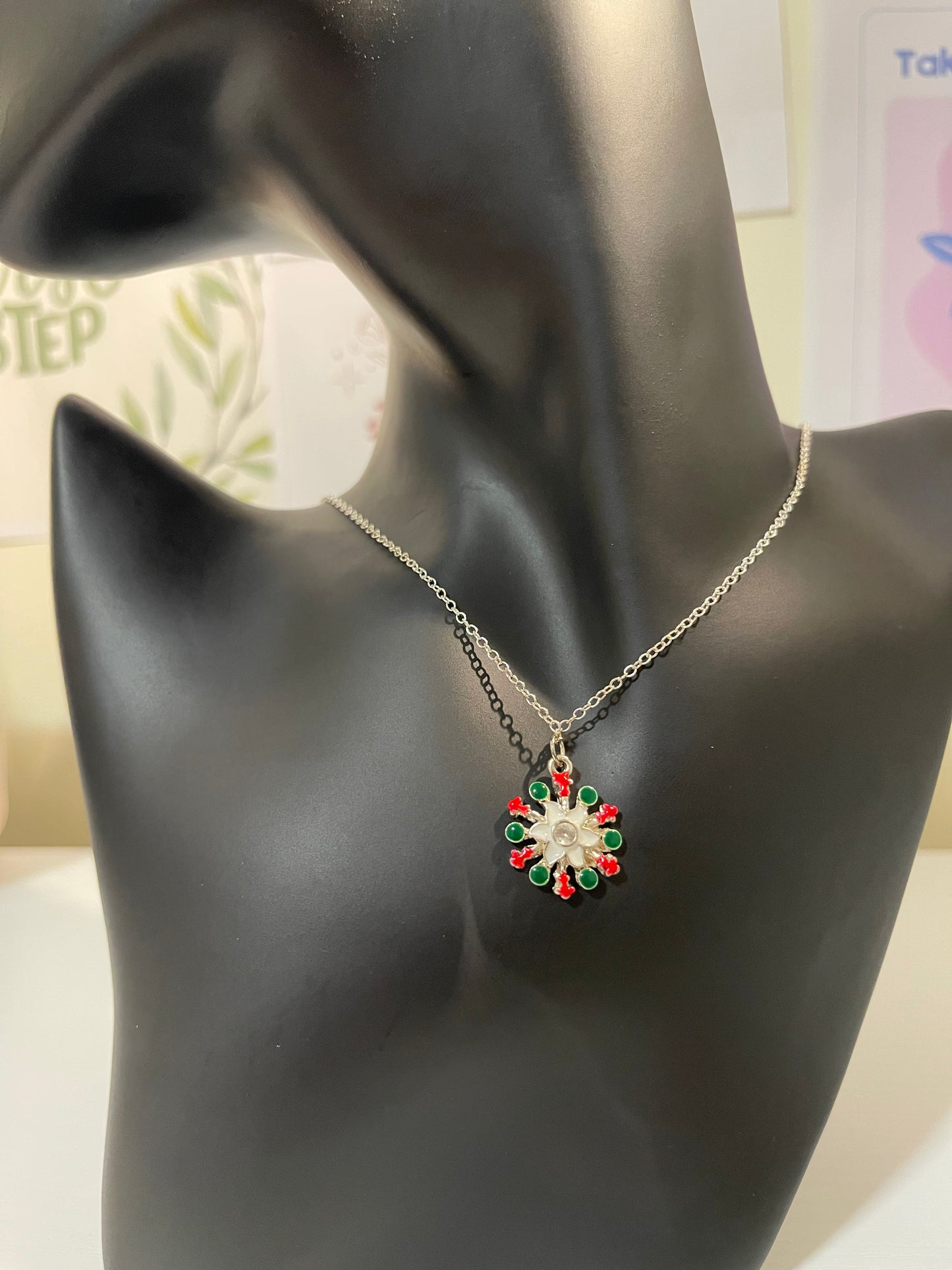 Christmas Pendant Necklace – Festive Holiday Jewelry