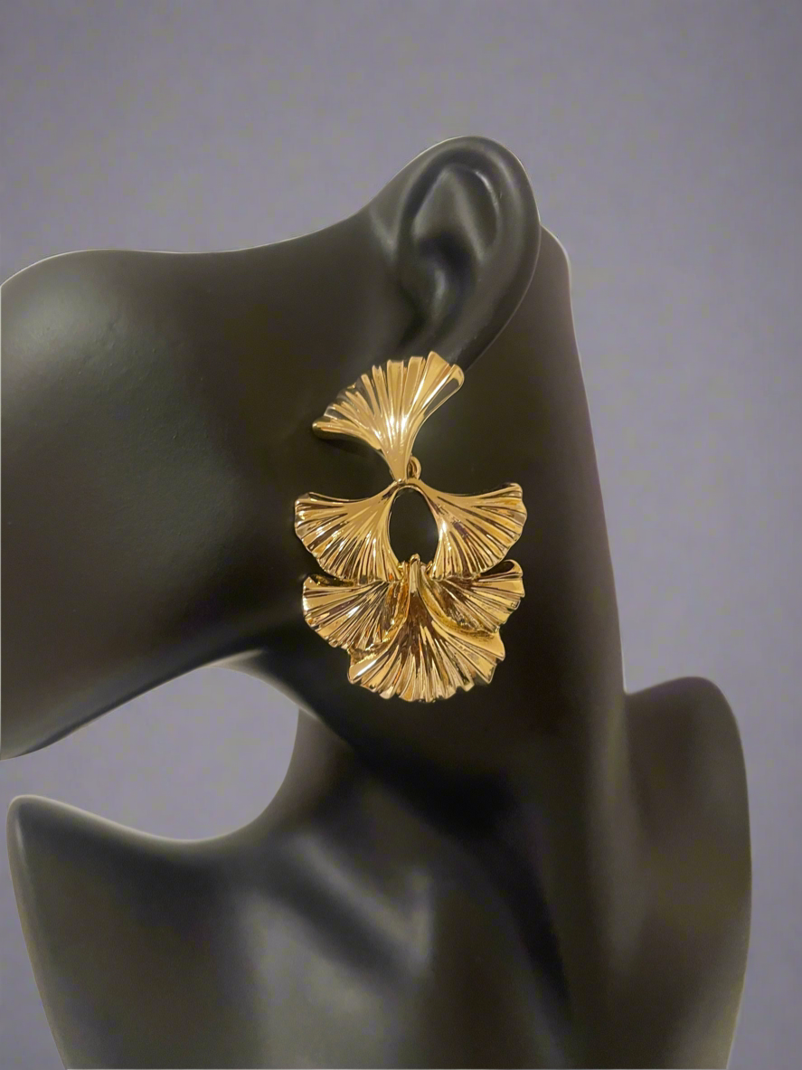 Gold Ginkgo Leaf Drop Earrings – Nature-Inspired Elegance