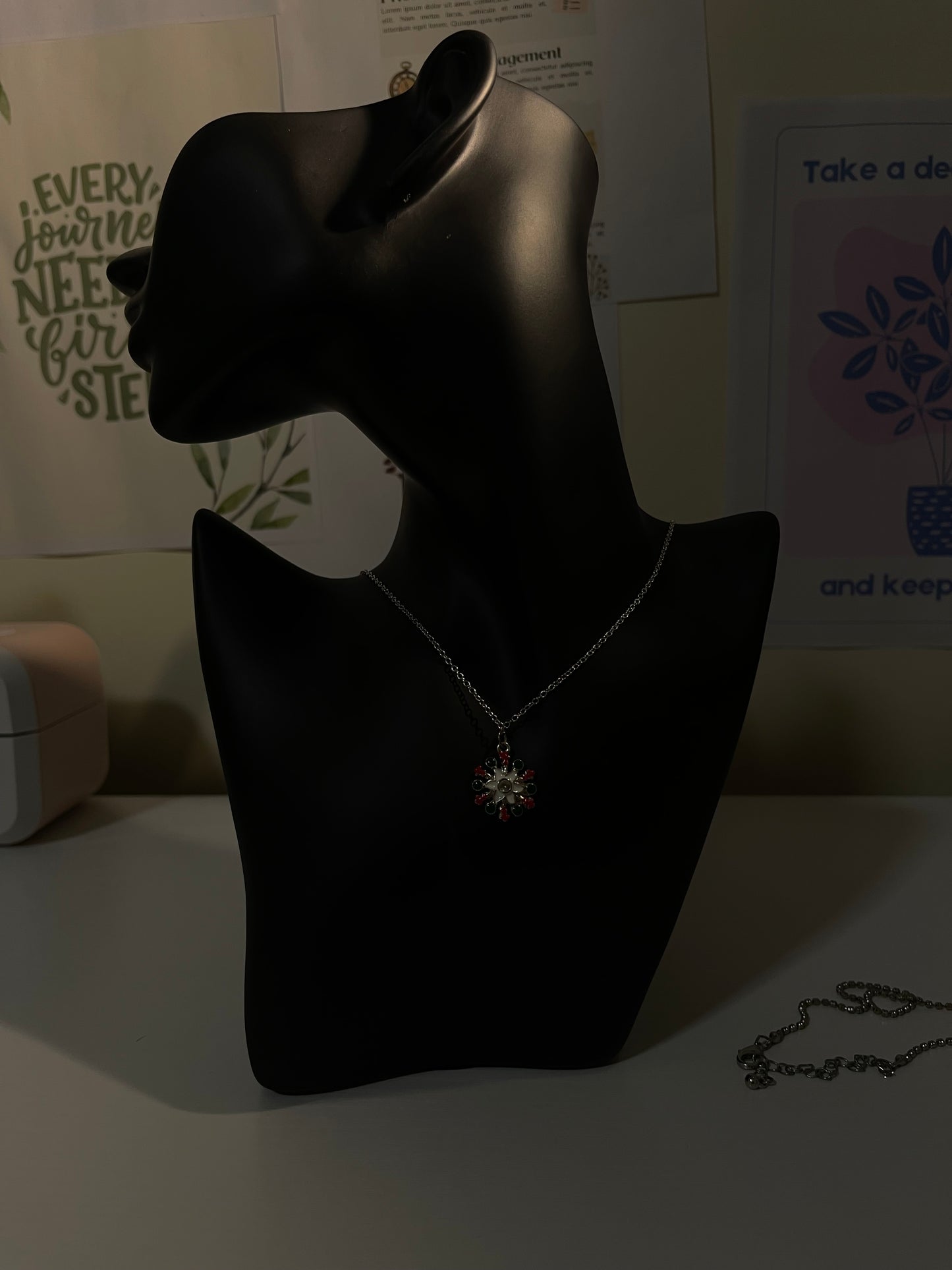 Christmas Pendant Necklace – Festive Holiday Jewelry