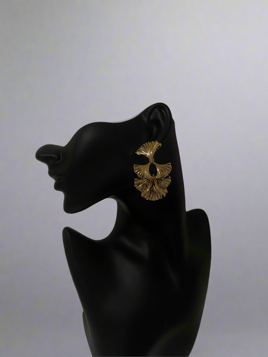 Gold Ginkgo Leaf Drop Earrings – Nature-Inspired Elegance