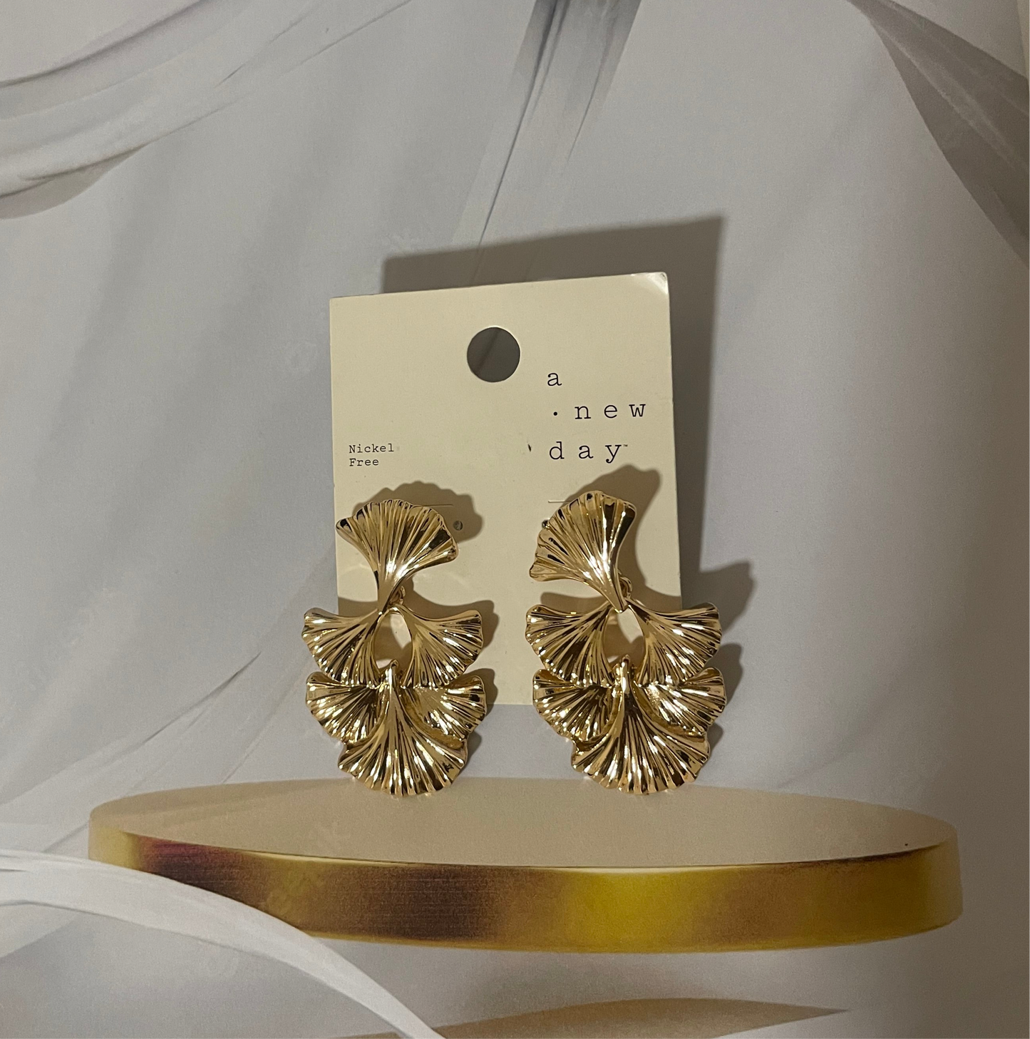 Gold Ginkgo Leaf Drop Earrings – Nature-Inspired Elegance