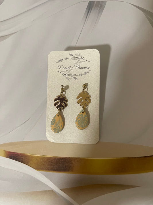 Gold-Plated Monstera Leaf & Marble Teardrop Dangle Earrings – Tropical Elegance