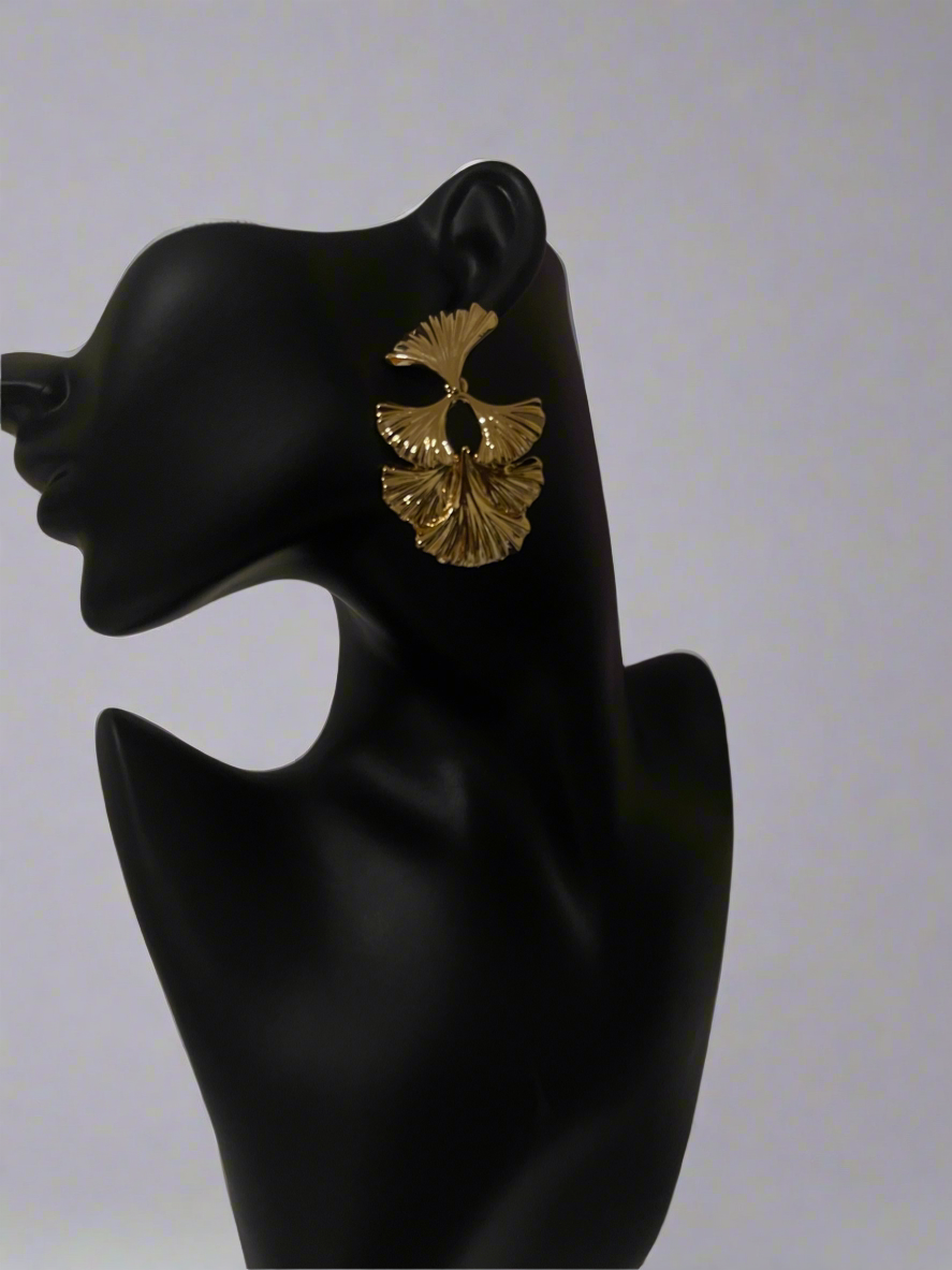 Gold Ginkgo Leaf Drop Earrings – Nature-Inspired Elegance