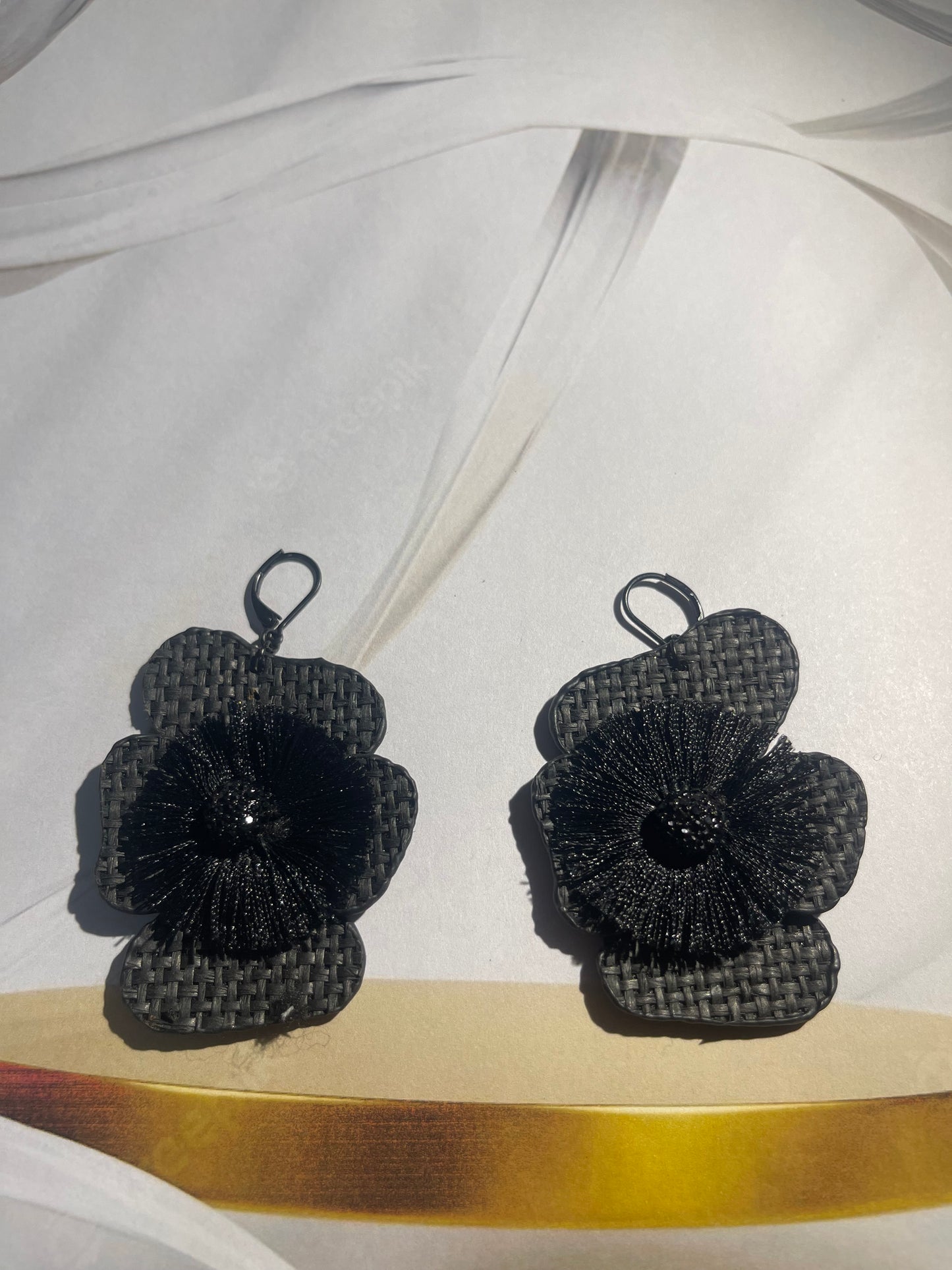 Black Flower-Motif Statement Necklace & Earring Set – Bold Fashion Jewelry