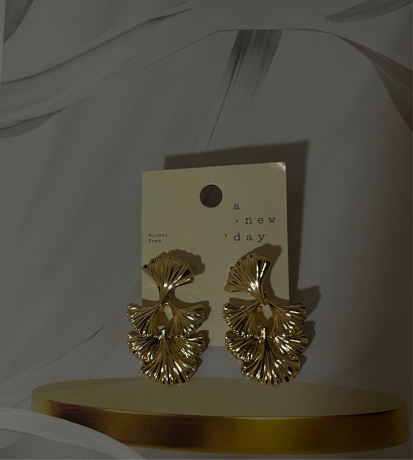 Gold Ginkgo Leaf Drop Earrings – Nature-Inspired Elegance
