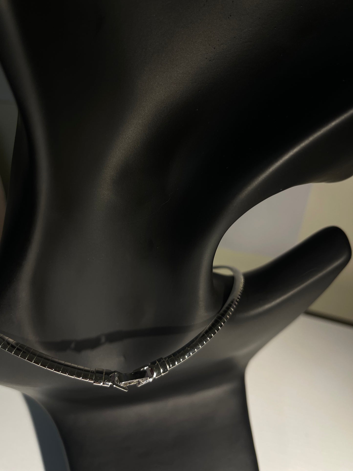 Silver-Tone Omega Chain Necklace – Sleek & Timeless Jewelry