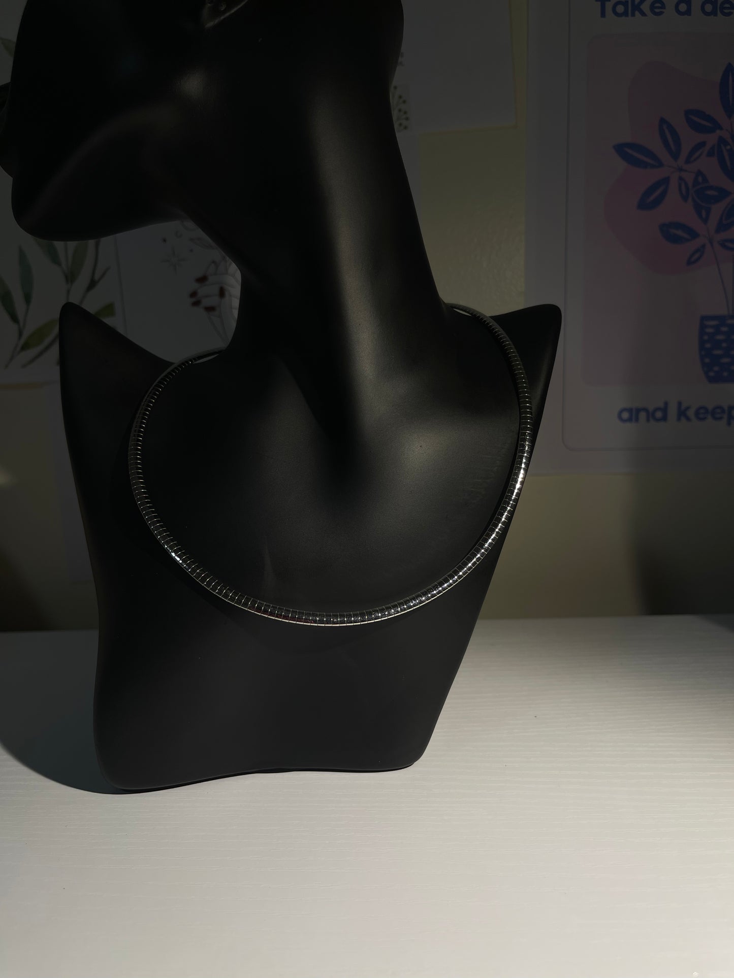 Silver-Tone Omega Chain Necklace – Sleek & Timeless Jewelry